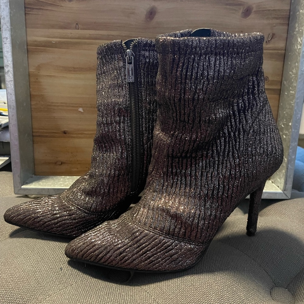 Jessica Simpson heel